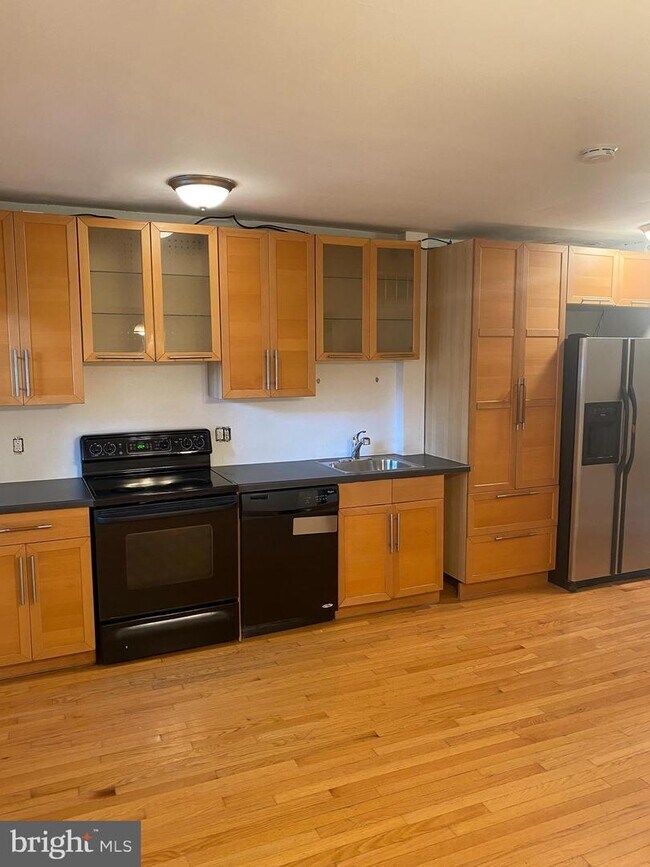 Building Photo - 239 Warren St NE