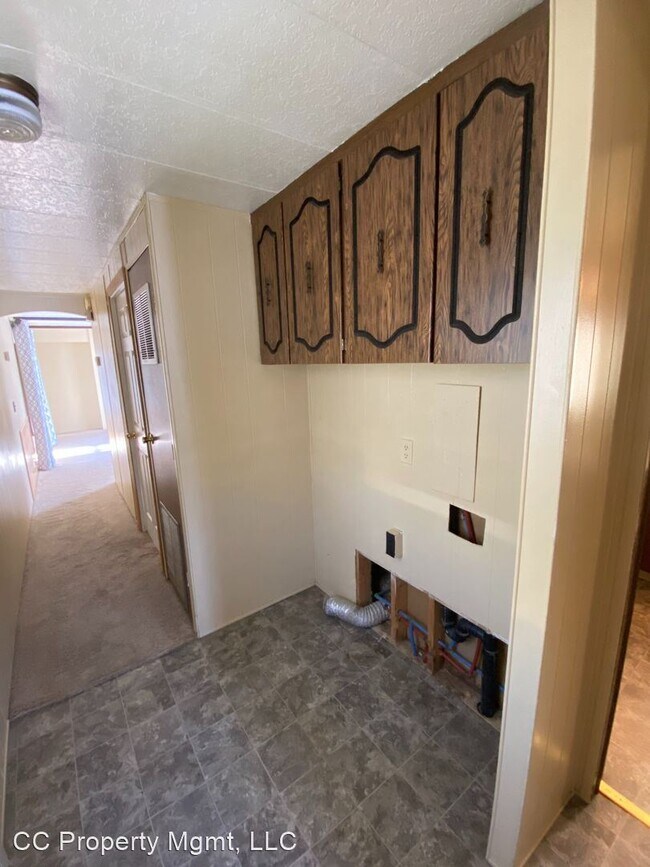 Building Photo - 2 br, 1 bath House - 1550 Seger Drive #115