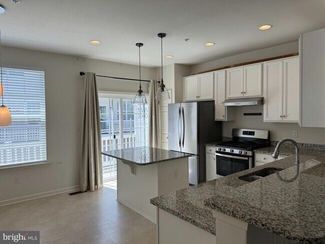 Building Photo - 3505 Naamans Dr