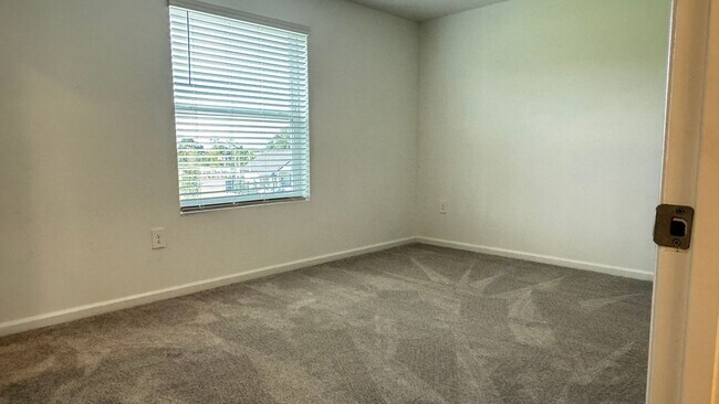 Building Photo - 4967 SW 83rd Pl