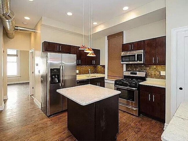 Foto del edificio - 2155 W Potomac Ave