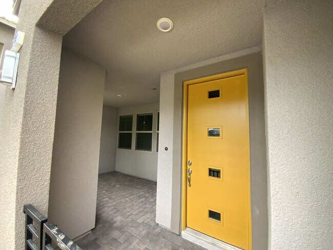 Foto del edificio - Townhouse in Summerlin North