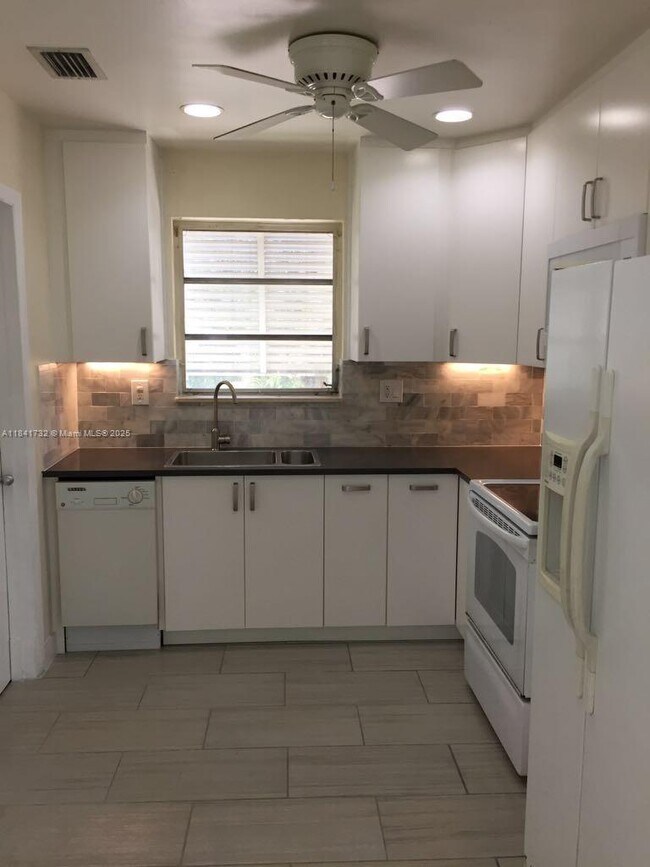 Foto del edificio - 9925 SW 84th St