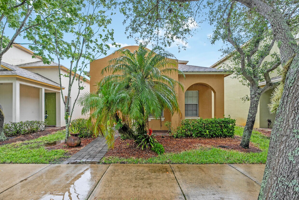 Foto principal - 2567 SE Ruskin Dr