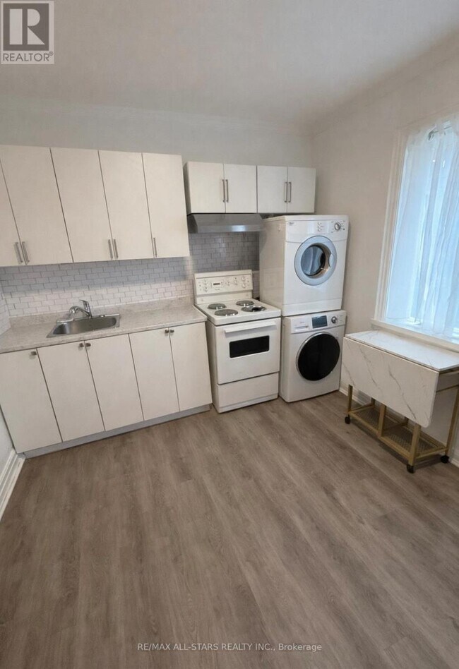 Photo du bâtiment - 200 - 1918A QUEEN STREET E