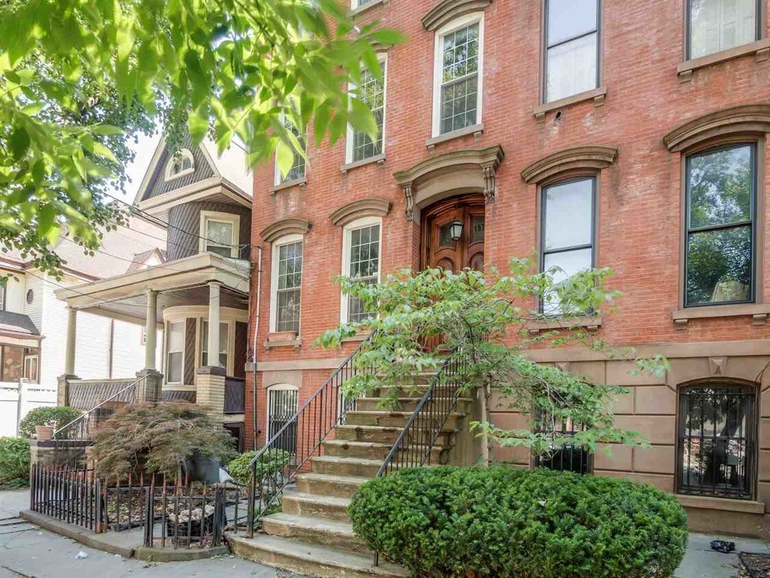 Primary Photo - 157 Belmont Ave