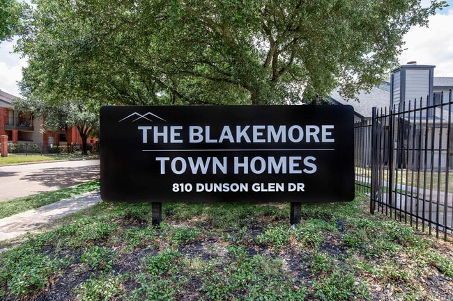 Building Photo - Blakemore Townhomes