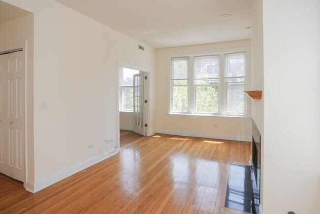 Foto del edificio - 3852 N Southport Ave