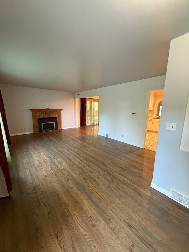 Foto del edificio - Spacious South Hill Home