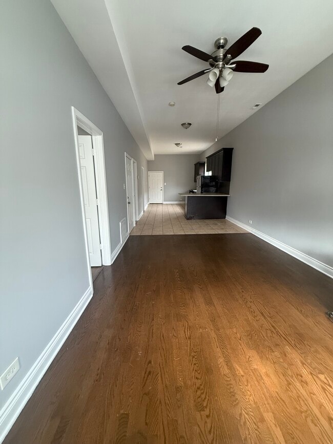 Small Dining Area - 930 W 35th Pl