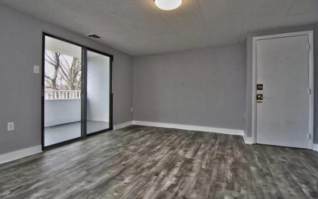 Foto del edificio - 100 Parkway Blvd