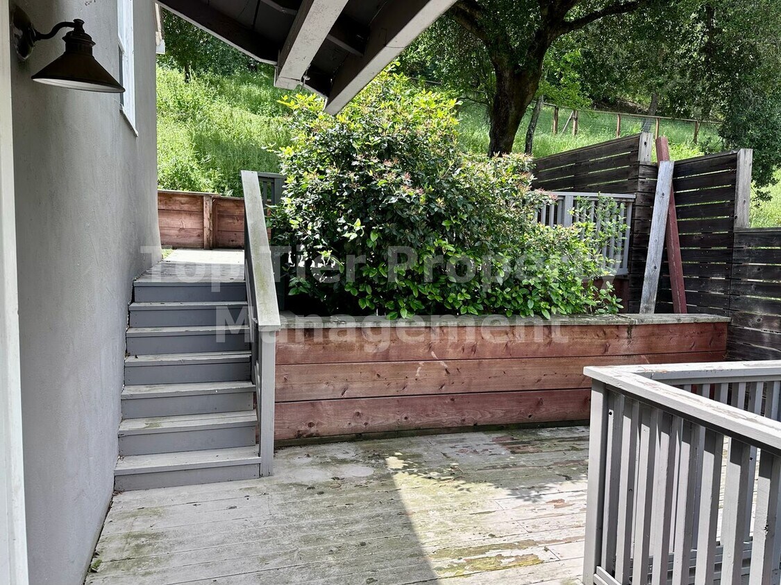 Foto del edificio - Very Charming, updated 2 Bd/1 Ba, 1178 sf Single-Family House in Lafayette available for Lease!