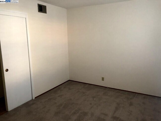 Building Photo - 1181 Claiborne Dr