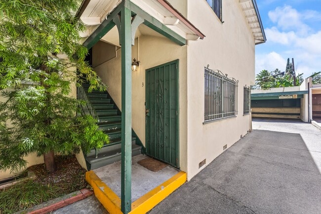 Building Photo - 1745 N Mariposa Ave
