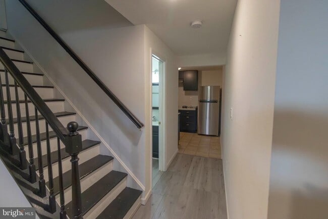 Building Photo - 4 Fieldstone Ct