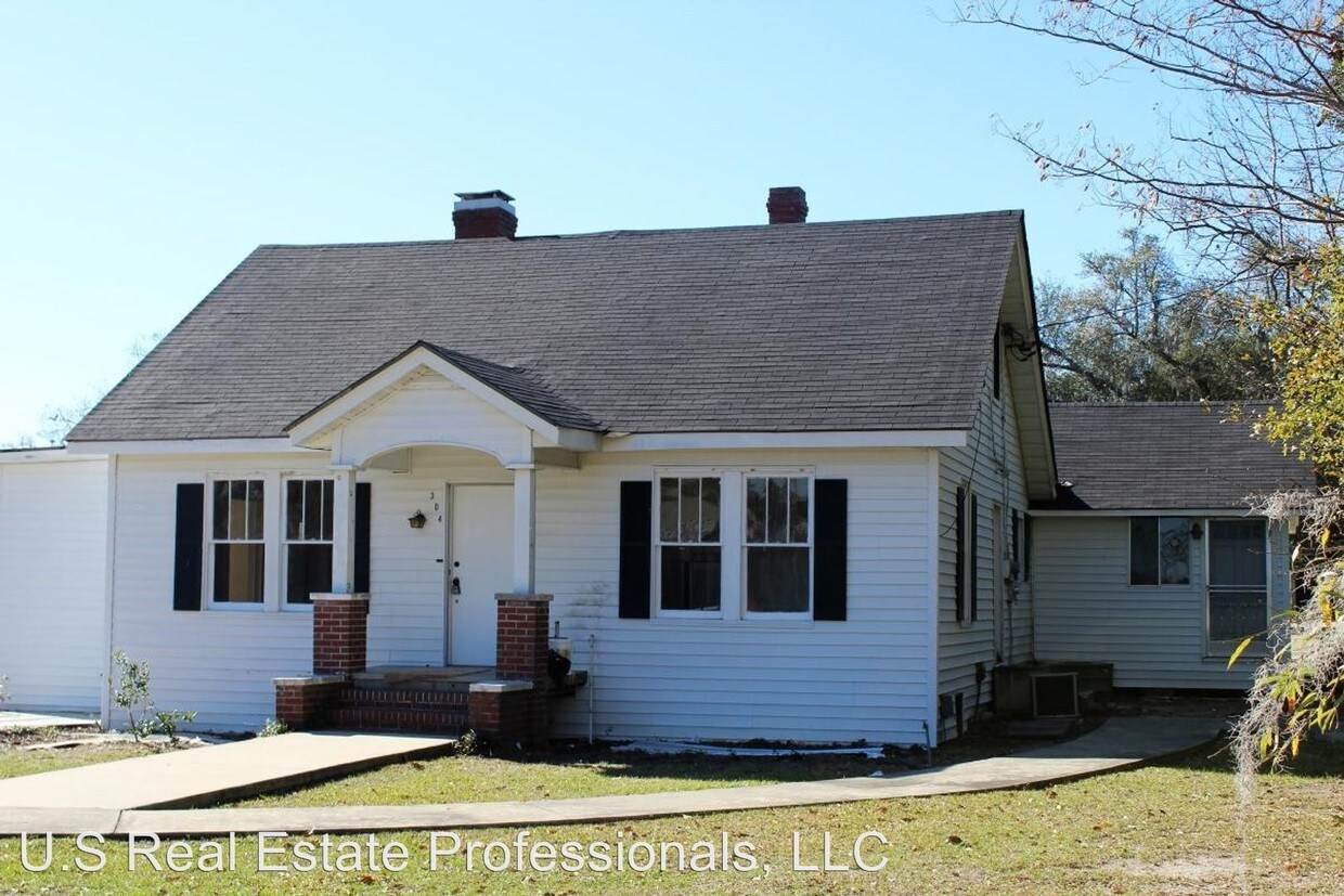 Primary Photo - 4 br, 2 bath House - 304 E Memorial Drive