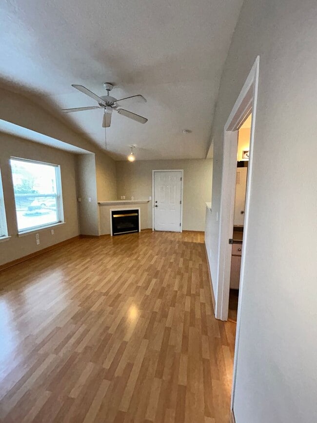 Building Photo - Studio in Bethany Available Now