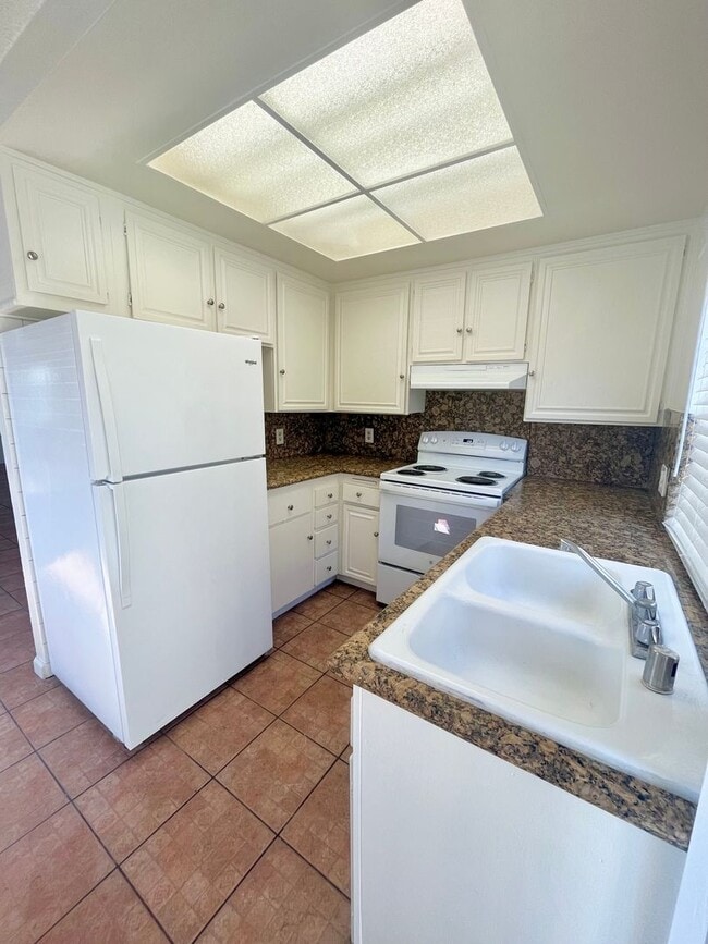 Foto del edificio - 1450 Melrose Ave