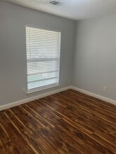 Building Photo - 15303 Riverside Grove Dr