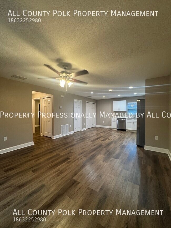 Foto del edificio - Fabulous 2/2 Downstairs Apartment in Lakel...