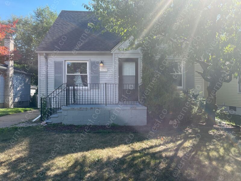 Primary Photo - 20212 Washtenaw St