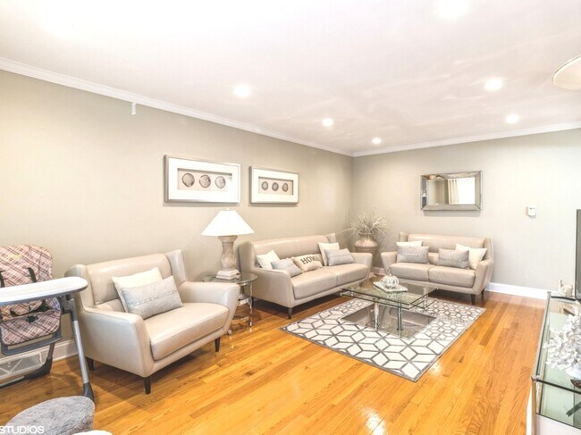 Foto del edificio - 4901 N Clifton Ave