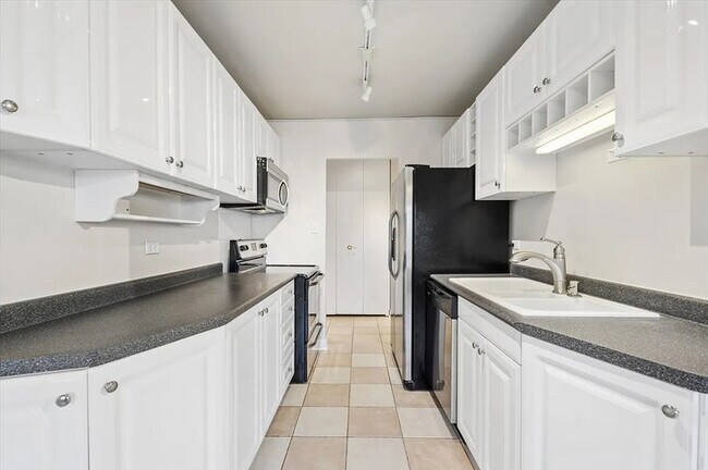 Foto del edificio - 7033 N Kedzie Ave