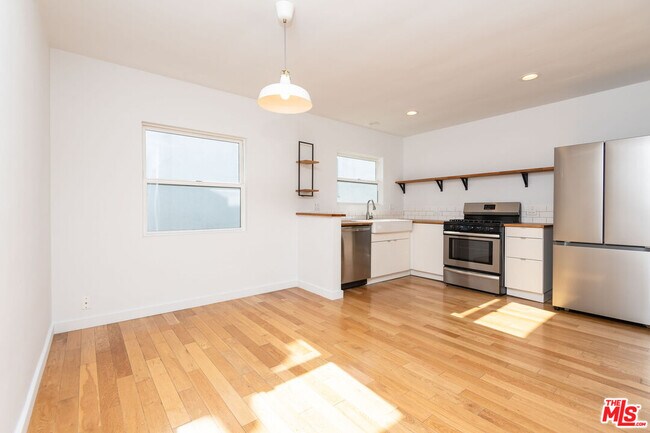 Foto del edificio - 1341 Burnside Ave