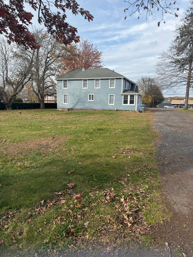 Building Photo - 150 Spencer St