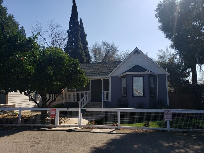Foto del edificio - Historic Folsom 3 Bdrm, 2 Bath - Remodeled!