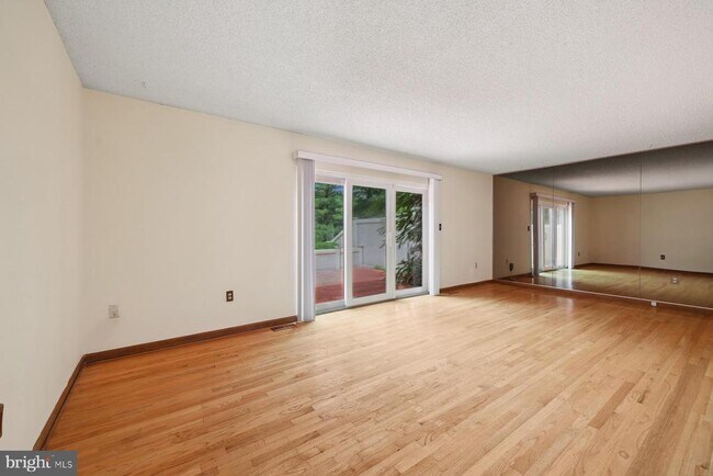 Foto del edificio - 153 Thoreau Dr