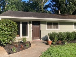Building Photo - 1103 Palafox Dr NE