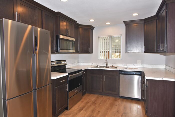 Foto principal - Recently remodeled 3 bed 2 bath home, New ...
