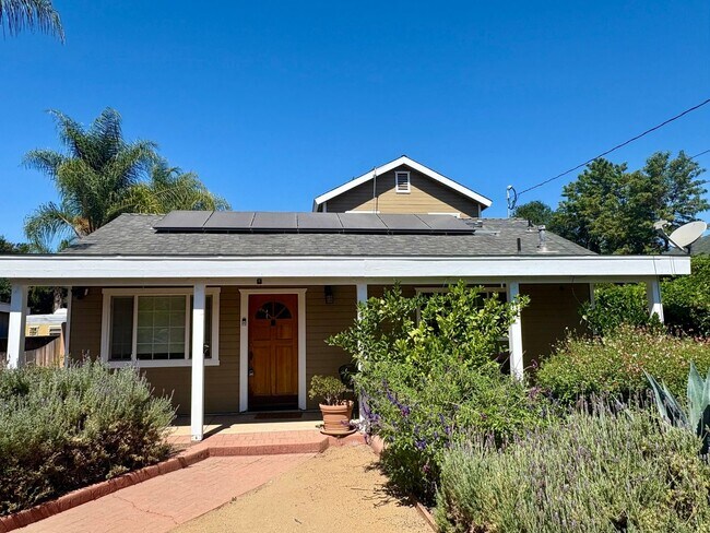 Foto del edificio - Single Family Home in Oak View!