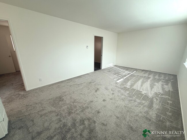 Building Photo - Renovated 3BR Duplex Home – Garage, Laundry, Parking