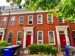Building Photo - 327 C St SE