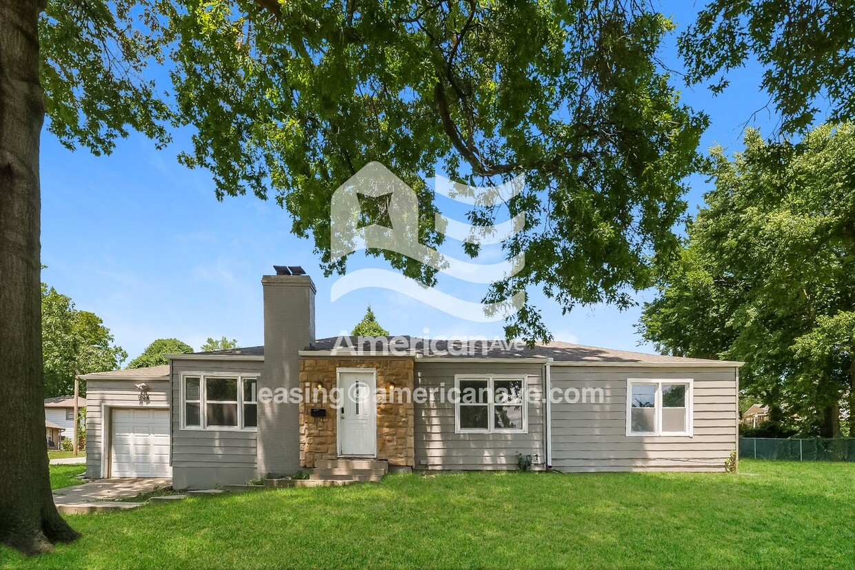 Foto principal - 904 E 84th Terrace