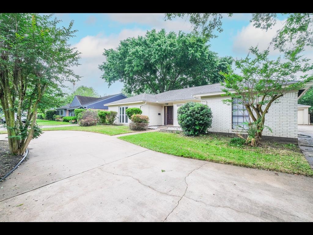 Foto principal - 5939 W Bellfort Ave