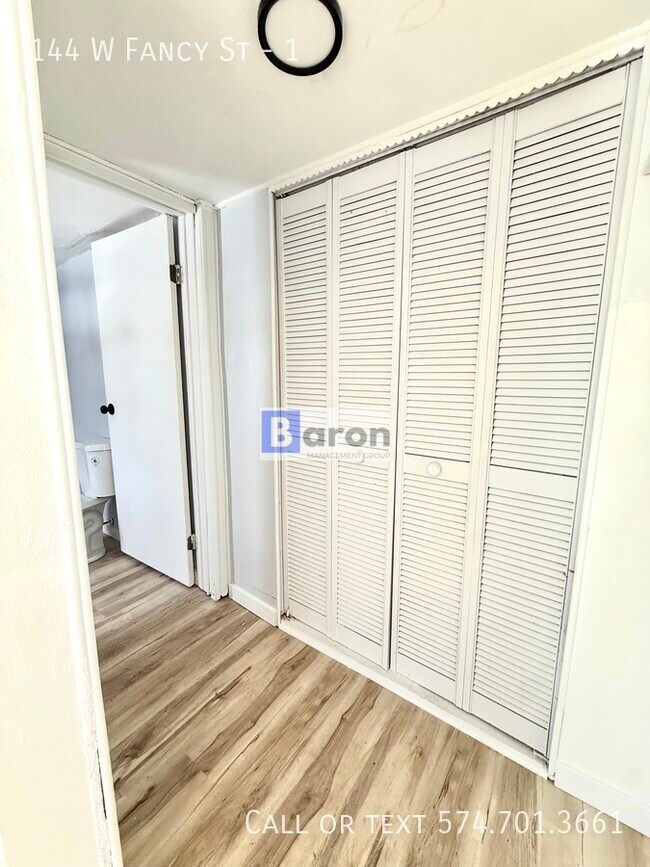 Foto del edificio - 144 W Fancy St