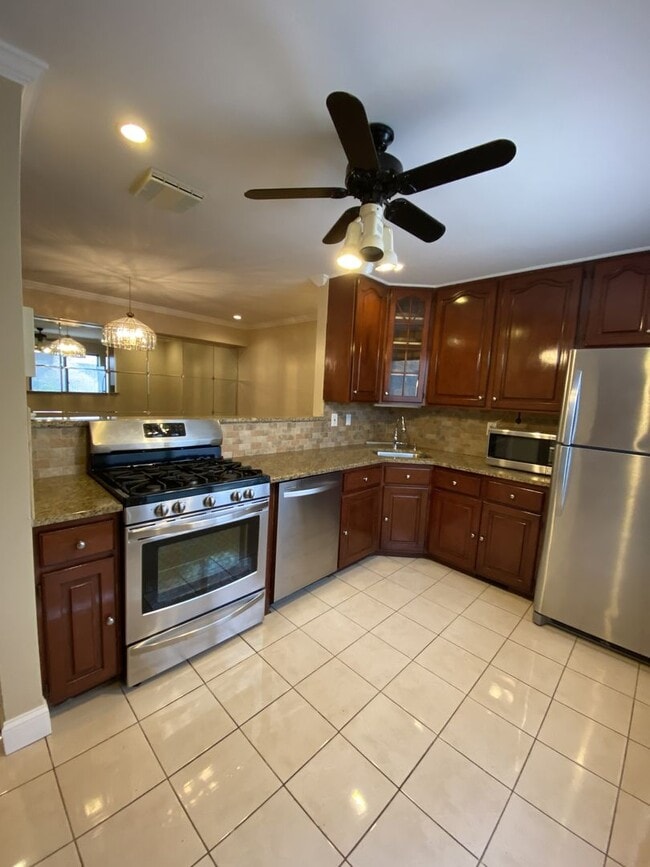Building Photo - Willows Condominium