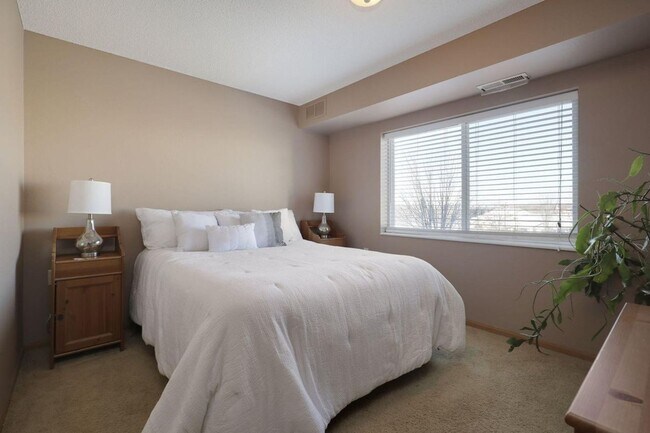 Foto del edificio - 1321 Lake Dr W