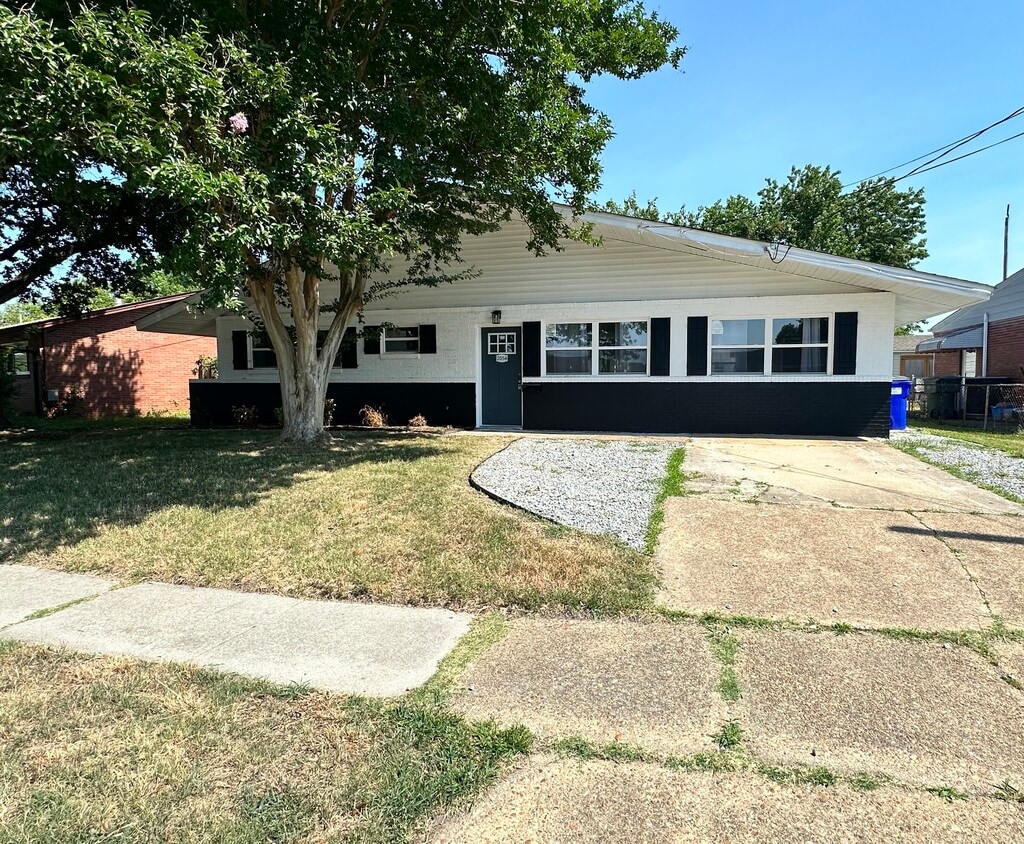 Primary Photo - 2054 Parkview Ave