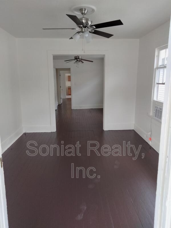 Foto del edificio - 8610 Pritchard Pl