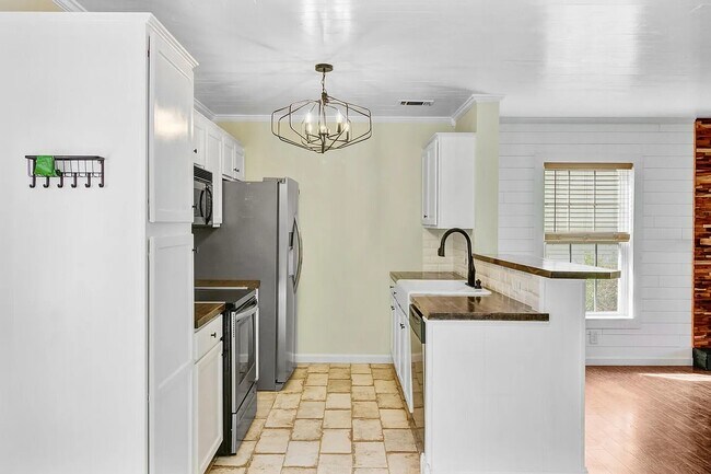 Building Photo - 236 Emerald Isle Dr