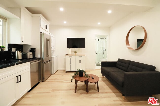 Foto del edificio - 9040 Phyllis Ave