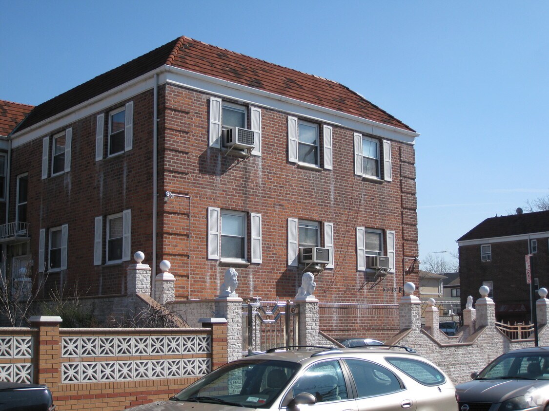 Foto del edificio - 63-15 110th St