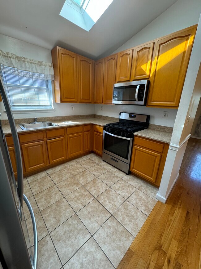 Kitchen - 1503 Waterstone Dr
