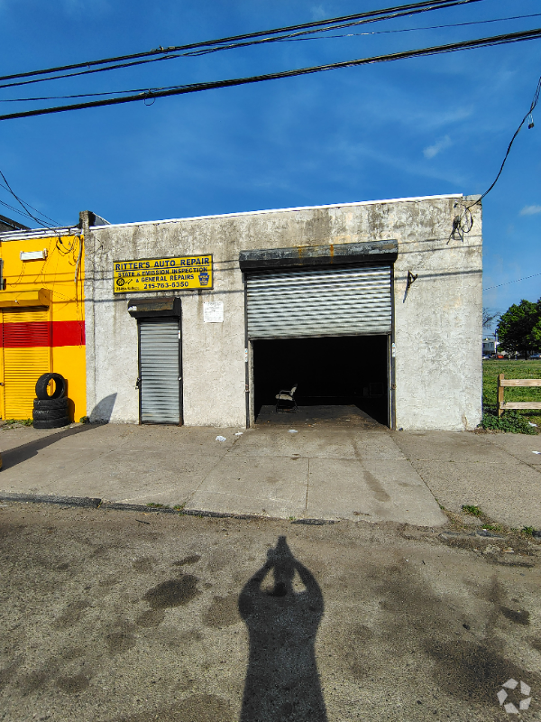 Building Photo - 2046 N Van Pelt St