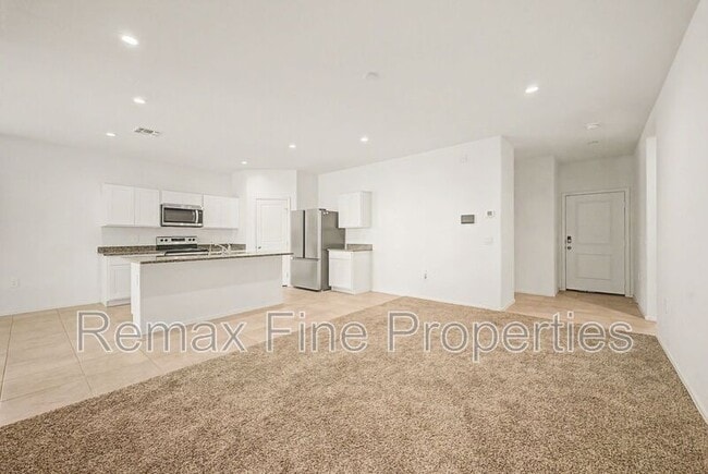 Building Photo - 1566 E Fletcher Dr