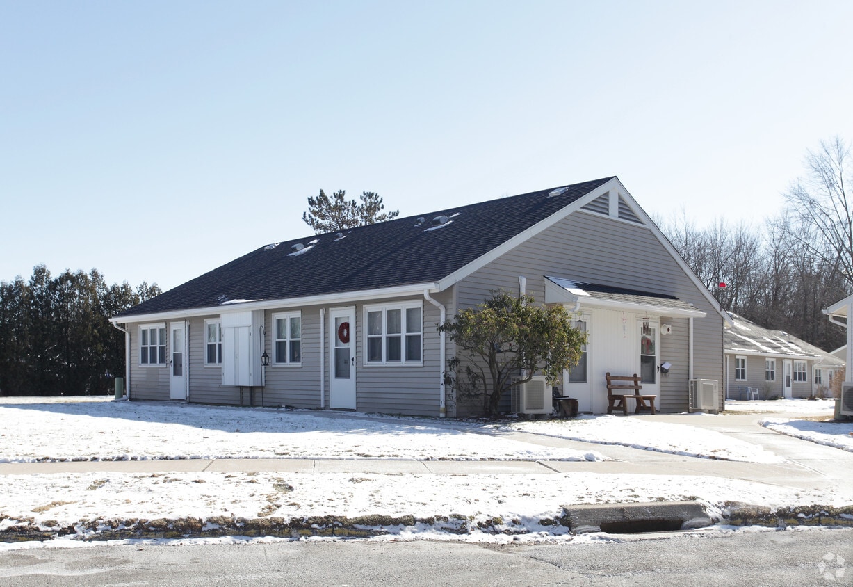 Laurel Court Apartments in Suffield, CT